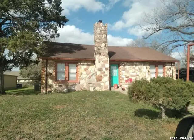 202 E 2nd St, Nixon, TX 78140 - #1