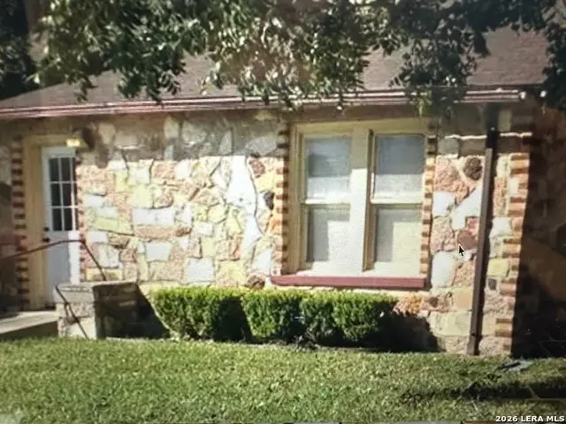 202 E 2nd St, Nixon, TX 78140 - #3