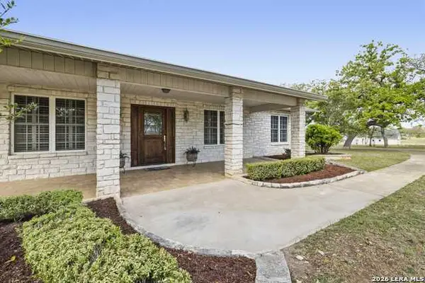 1464 Saddle Club Dr, Kerrville, TX 78028