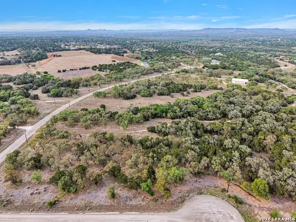 29 Clearwater Canyon Rd, Bandera, TX 78003