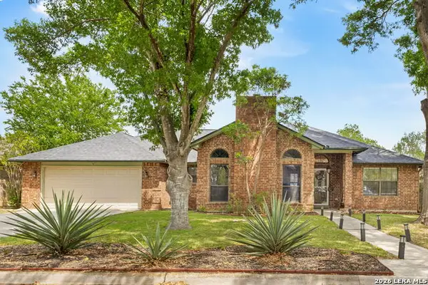 213 Hilltop Dr, Seguin, TX 78155