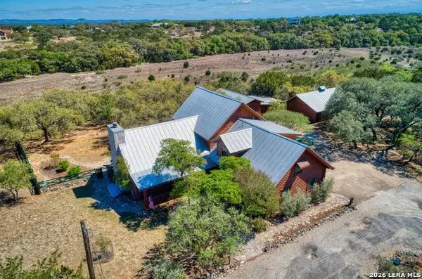 513 Riverview Dr, Bandera, TX 78003