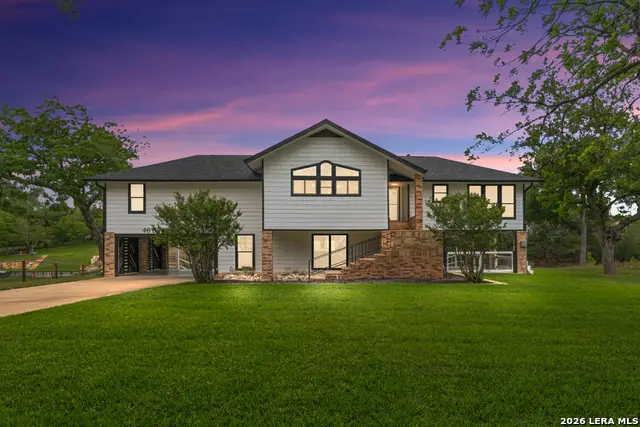 46 E Hampton, Seguin, TX 78155 - #1