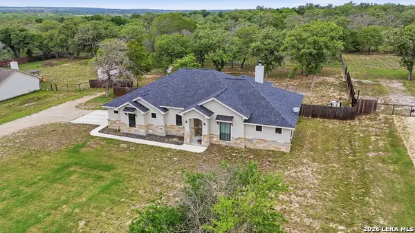129 Sendera Xing, La Vernia, TX 78121