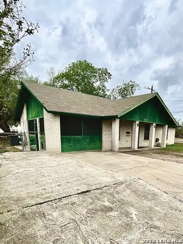 500 S Minneapolis St, Beeville, TX 78102 - #3