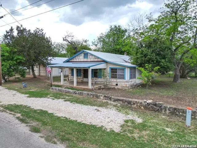607 Hackberry St, Bandera, TX 78003 - #3