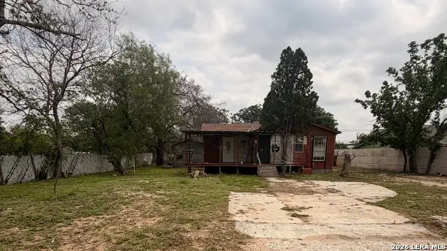 508 N Bright Dr, Devine, TX 78016 - #2