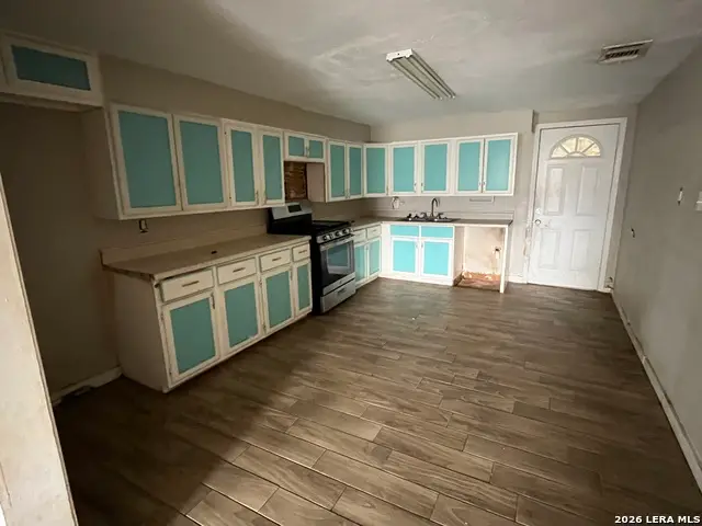 602 S 6th St, Stockdale, TX 78160 - #3