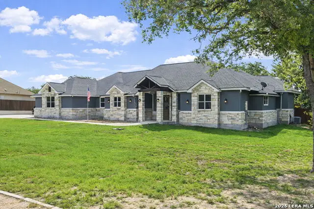 104 Abrego Knoll Dr, Floresville, TX 78114 - #3