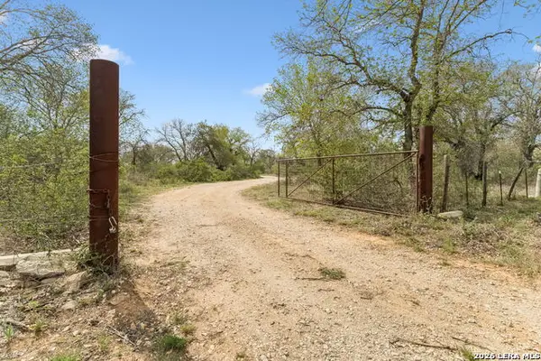 174 Adcock Lane, Somerset, TX 78069