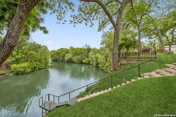 900 Boenig St, Seguin, TX 78155