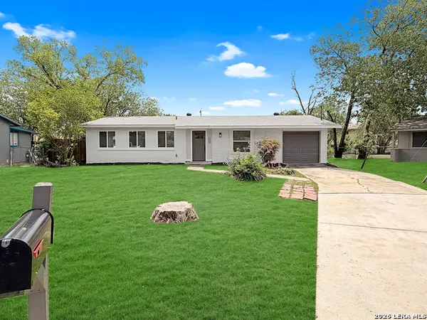 250 Flintstone Ln, Universal City, TX 78148