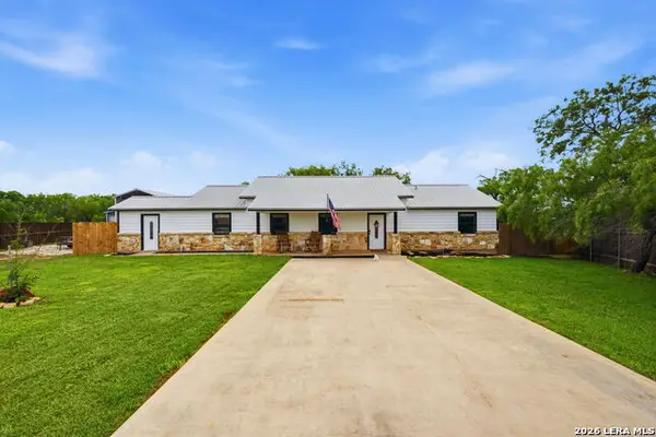 202 Bryan Dr, Jourdanton, TX 78026