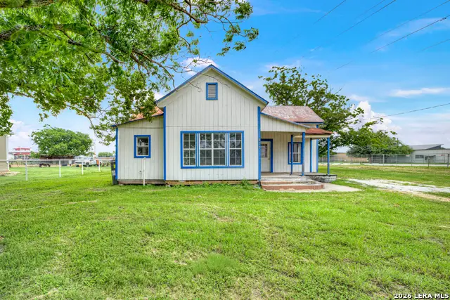 517 Center St, Marion, TX 78124 - #2
