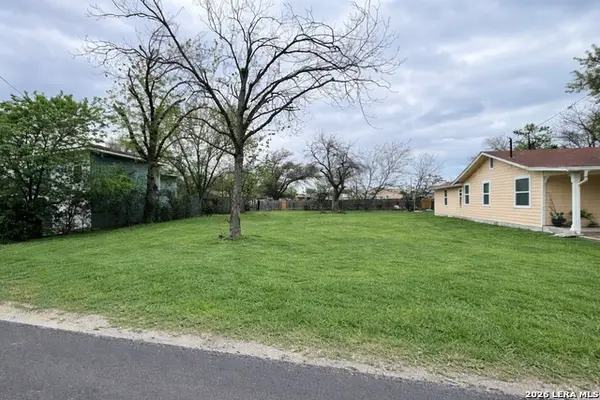 107 South St, Converse, TX 78109