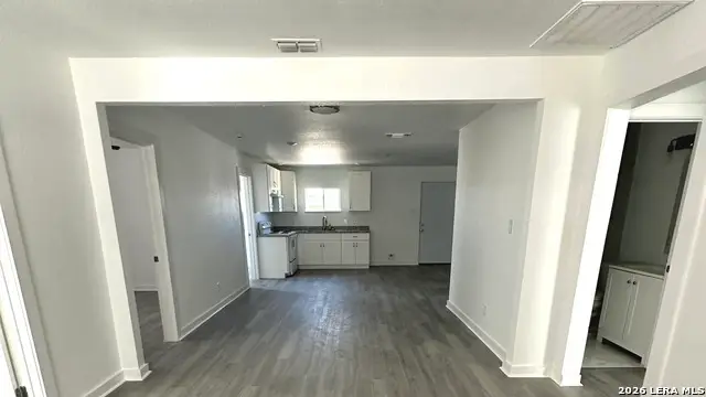 514 Davis Ave, Devine, TX 78016 - #3