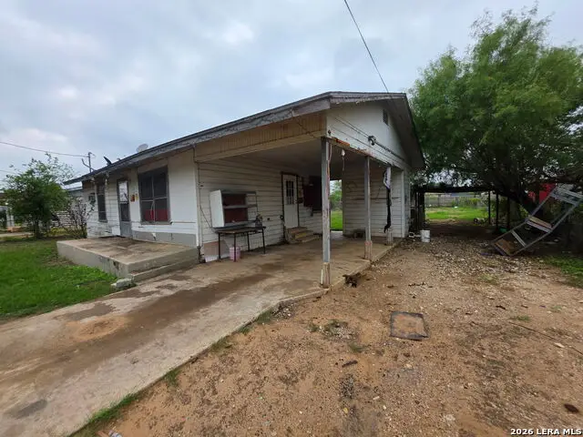 355 E Obregon St, Dilley, TX 78017 - #2