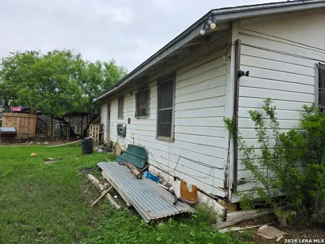 355 E Obregon St, Dilley, TX 78017 - #3
