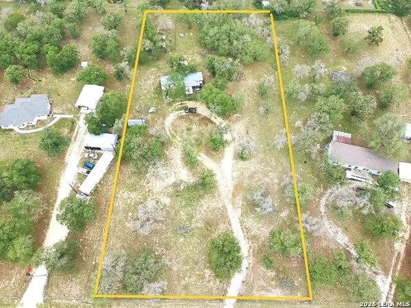 318 Shady Oaks, Floresville, TX 78114