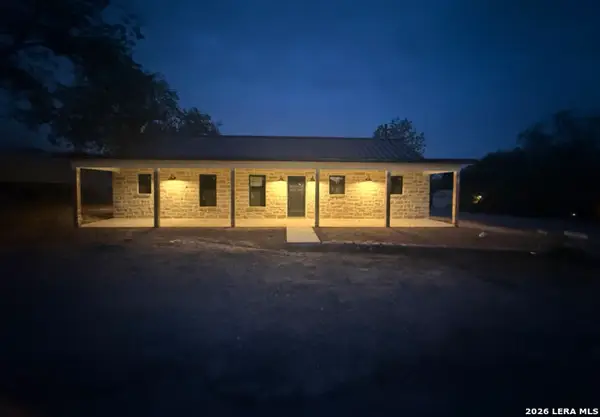 902 Cedar St, Bandera, TX 78003