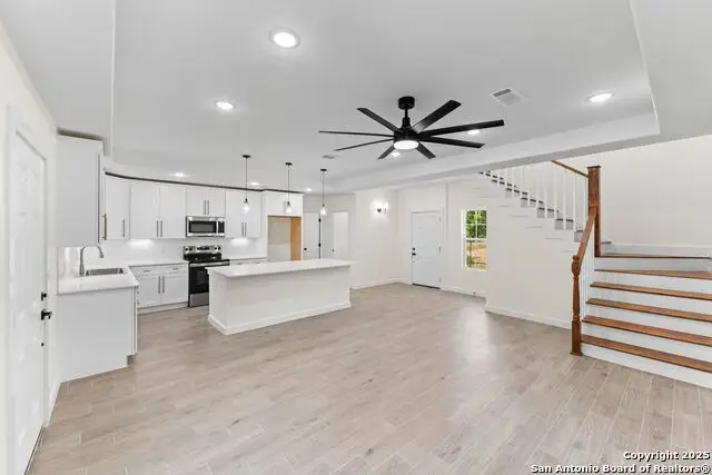 350 Spanish Oak Dr, Canyon Lake, TX 78133 - #2