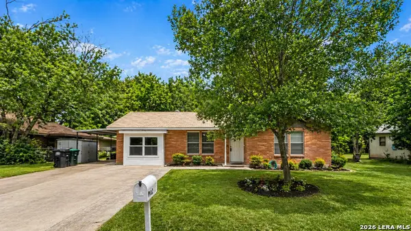 809 Florence St, Castroville, TX 78009