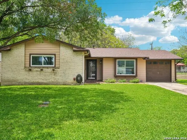 915 Horseshoe Trl, Universal City, TX 78148 - #1