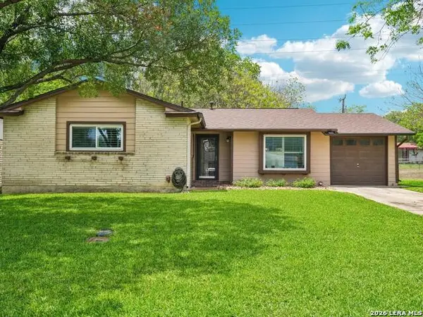 915 Horseshoe Trl, Universal City, TX 78148