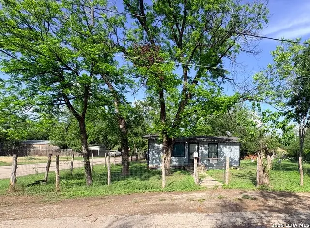 500 Margarita St, Uvalde, TX 78801 - #1