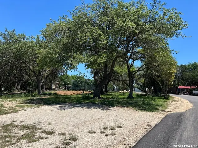301 Greenwood St, Canyon Lake, TX 78133 - #2