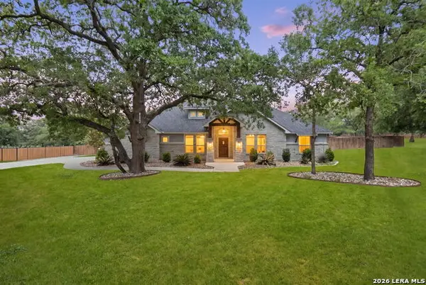 172 Bobby Lynn, Adkins, TX 78101