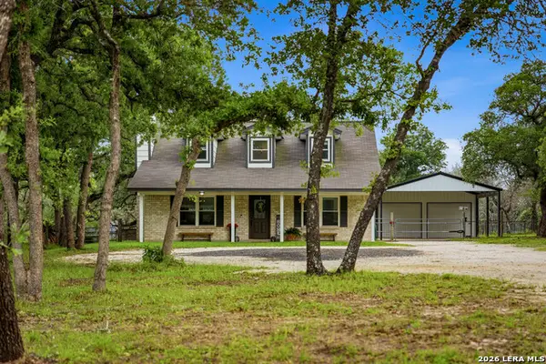 206 S Palo Alto Drive, Floresville, TX 78114