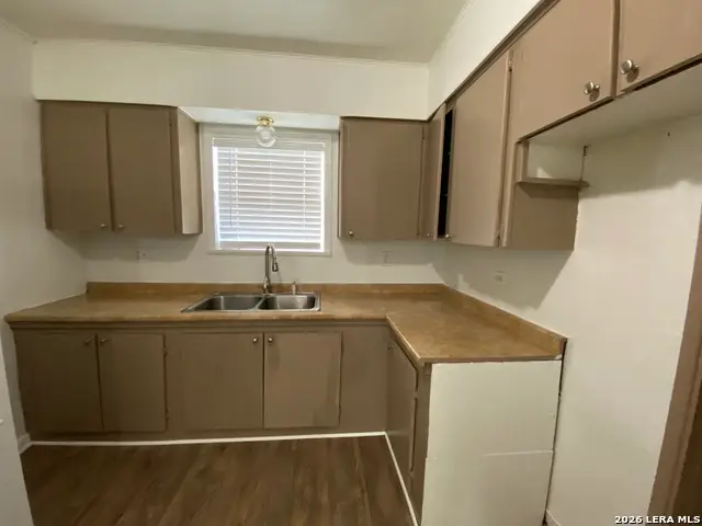 1311 Pine St., Floresville, TX 78114 - #3