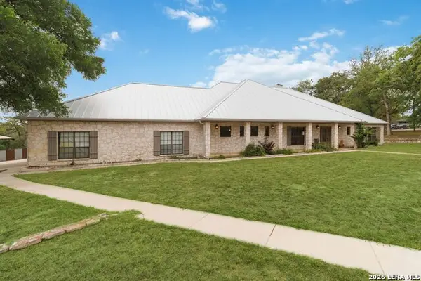 233 Twin Oaks Dr, La Vernia, TX 78121