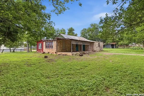 247 Live Oak St, Medina, TX 78055