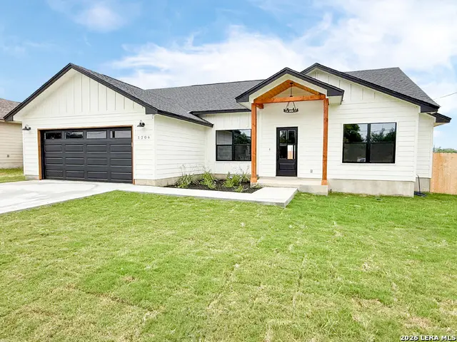 1206 Devine Dr, Devine, TX 78016 - #1