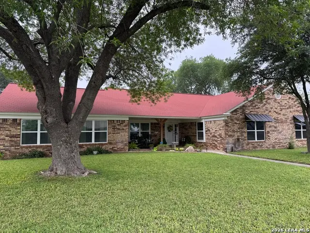 116 S Bluebonnet Dr, Uvalde, TX 78801 - #2