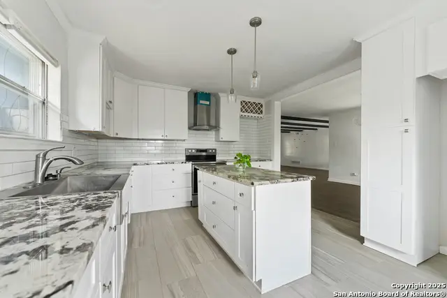 1100 Garraty Rd, Terrell Hills, TX 78209 - #3