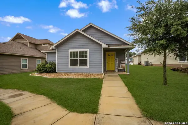 185 Lark Hill Rd, Floresville, TX 78114