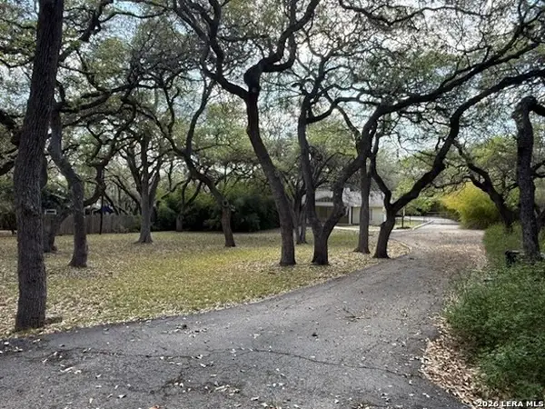 248 Fox Hall Ln, San Antonio, TX 78213