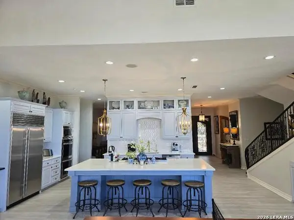1723 Greystone Rdg, San Antonio, TX 78258