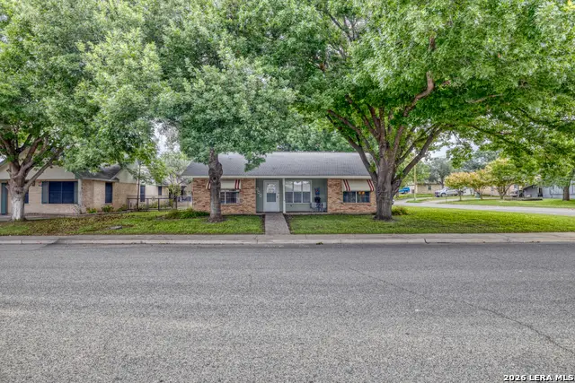 600 N 2nd, Uvalde, TX 78801 - #2