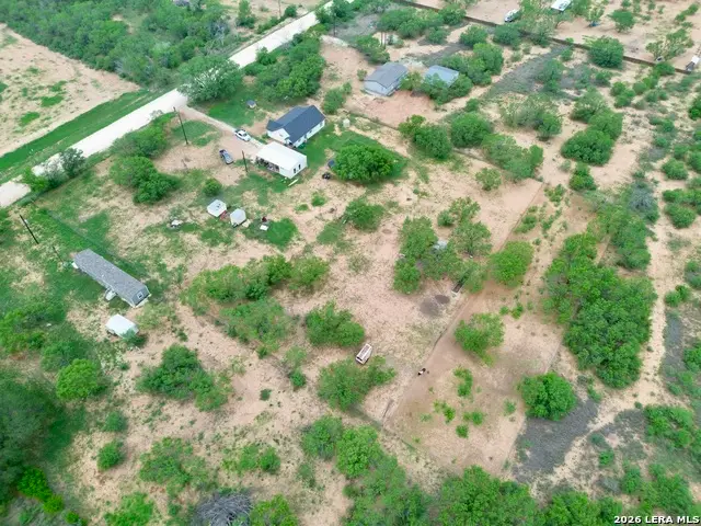 1213 County Rd 1670, Moore, TX 78057 - #1