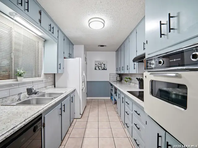 137 Michon Dr S, Kerrville, TX 78028 - #2