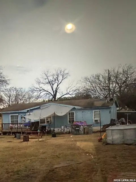 906 El Paso St, Sabinal, TX 78881 - #3