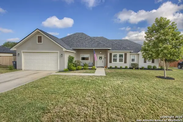 806 34th St, Hondo, TX 78861