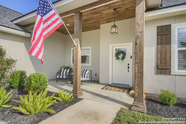 806 34th St, Hondo, TX 78861 - #2