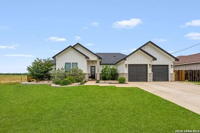 116 Park Hts, Poth, TX 78147 - #1