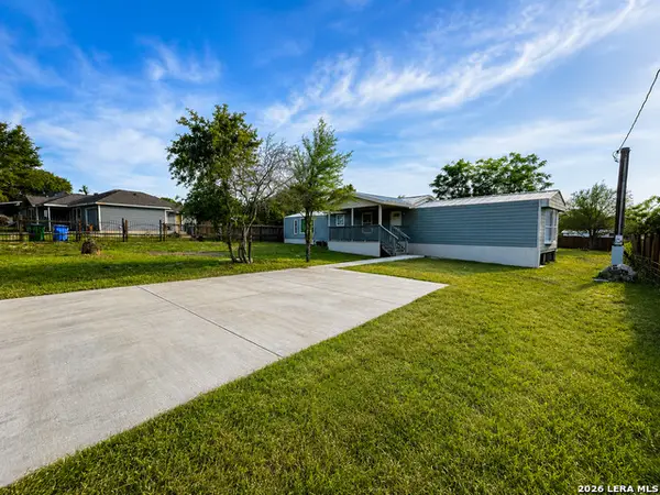 22823 Copper Canyon Dr, Elmendorf, TX 78112