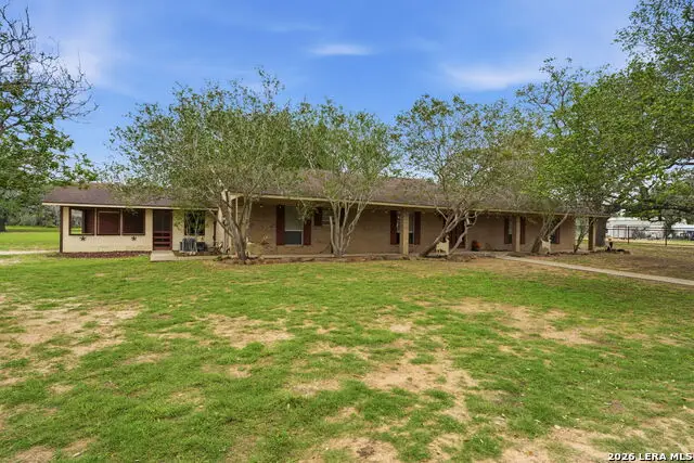 105 Deer Run, Pleasanton, TX 78064 - #1